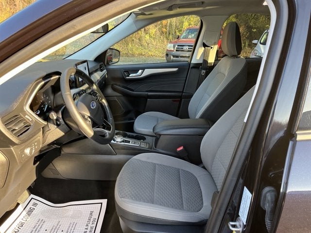 2021 Ford Escape SE - AWD...WOW!!! 14,000 MILES PLUS A MOONROOF!!!